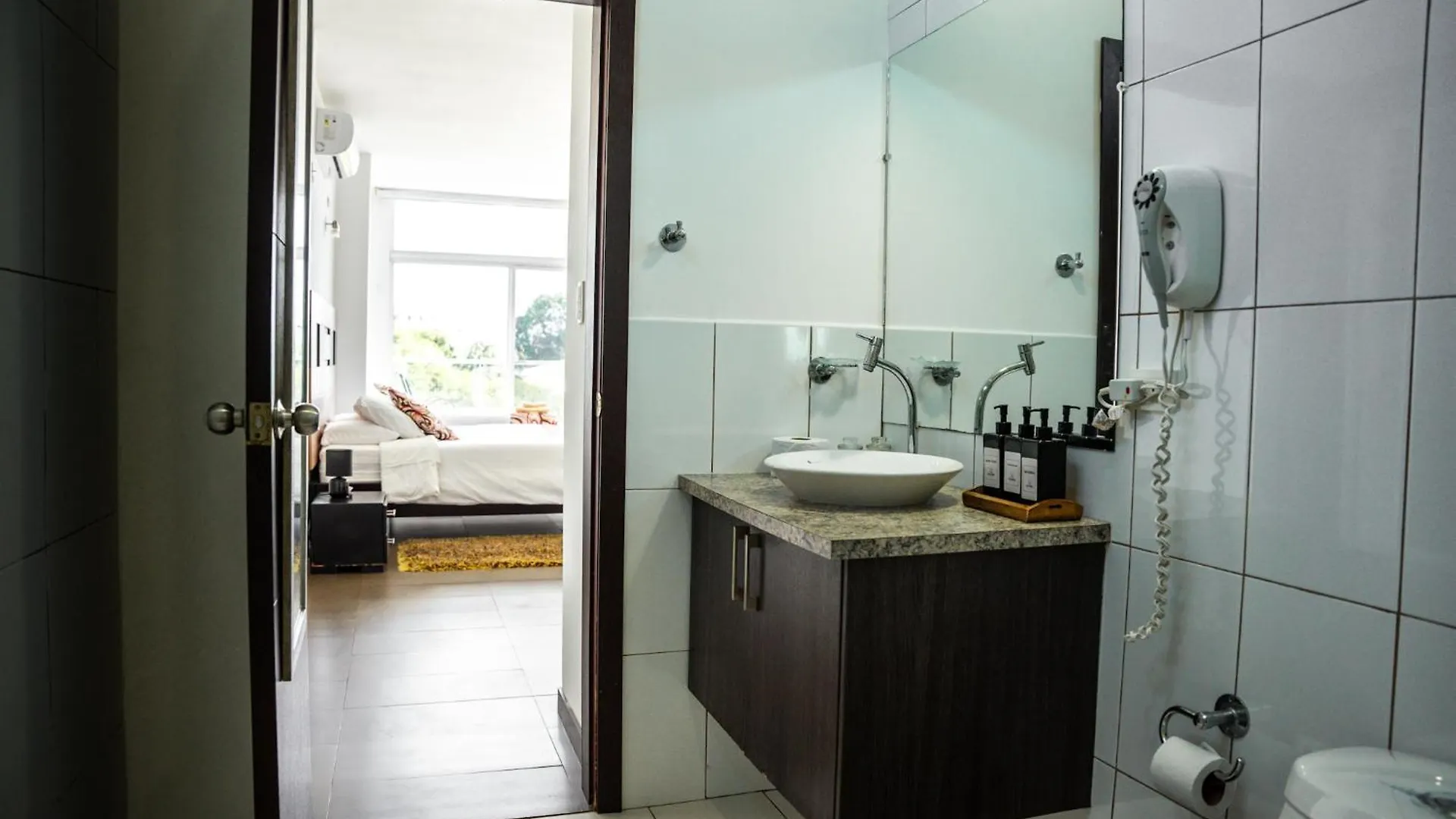 Seaside Hotel بويرتو بكويريزو مورينو 0*,  الإكوادور